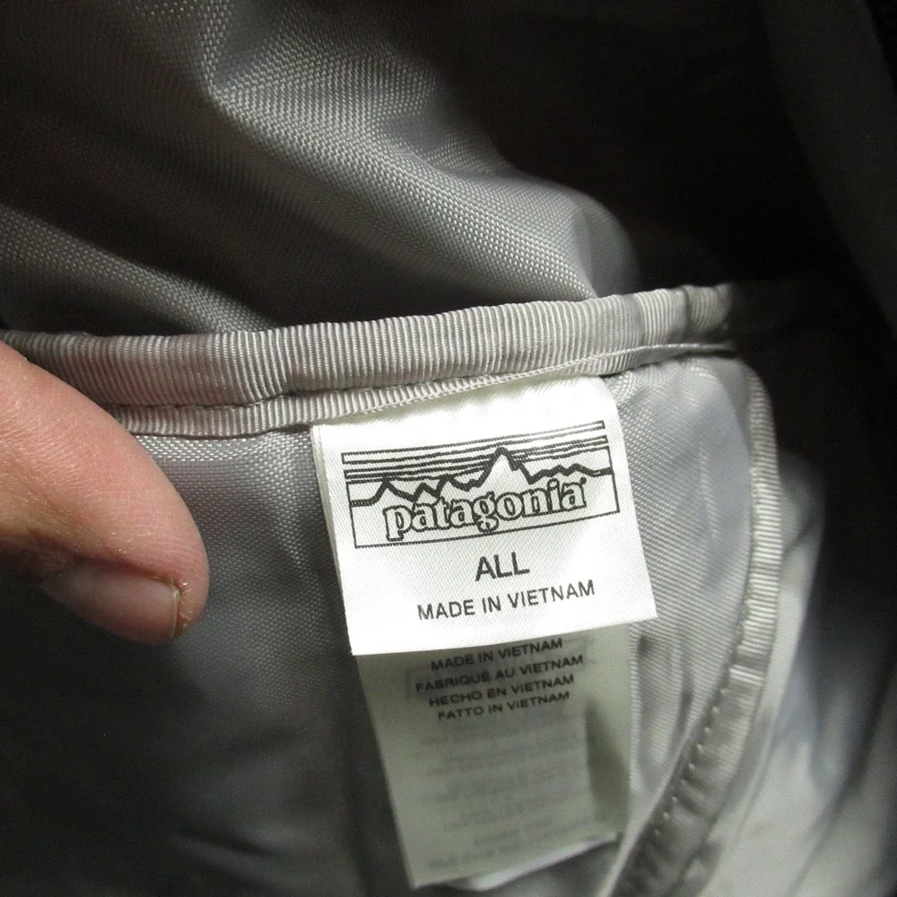 Patagonia Arbor Day Pack 20L One Size Black Water Resistant Adjustable Hike LOGO